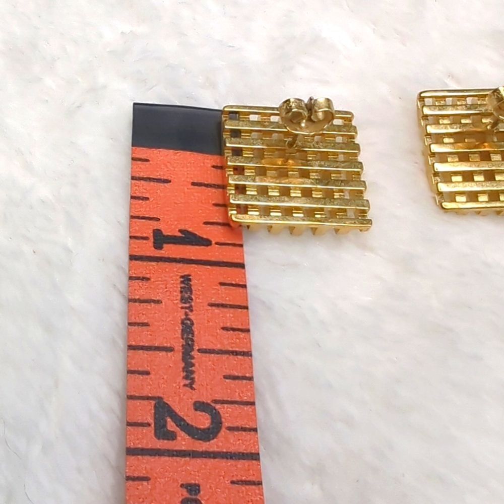 Vintage 80's Goldtone Square Basket Weave Style Pierced Earrings - Picture 5 of 6